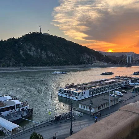 Danube Dreams بودابست